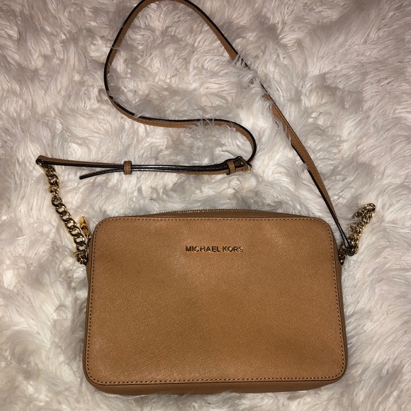 Michael Kors Handbags - Michael Kors crossbody Michael Kors Handbags - Michael Kors crossbody